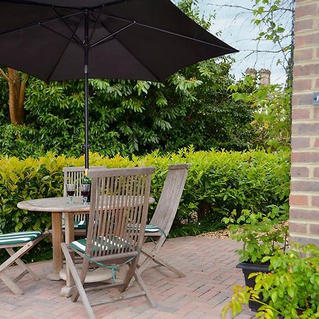 Petit Knowle Villa Cuckfield Exteriör bild