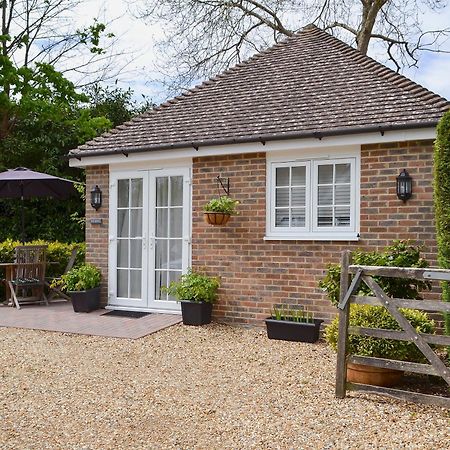 Petit Knowle Villa Cuckfield Exteriör bild