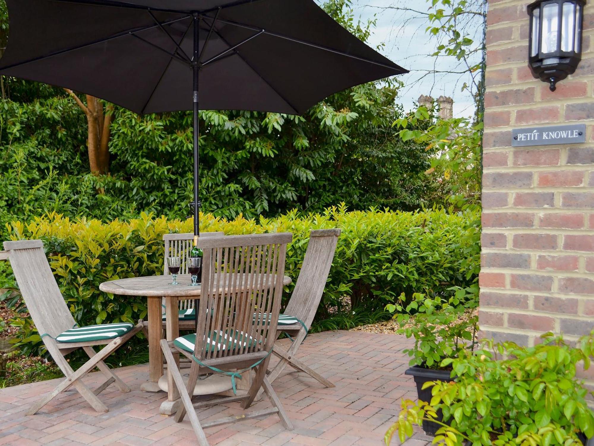 Petit Knowle Villa Cuckfield Exteriör bild